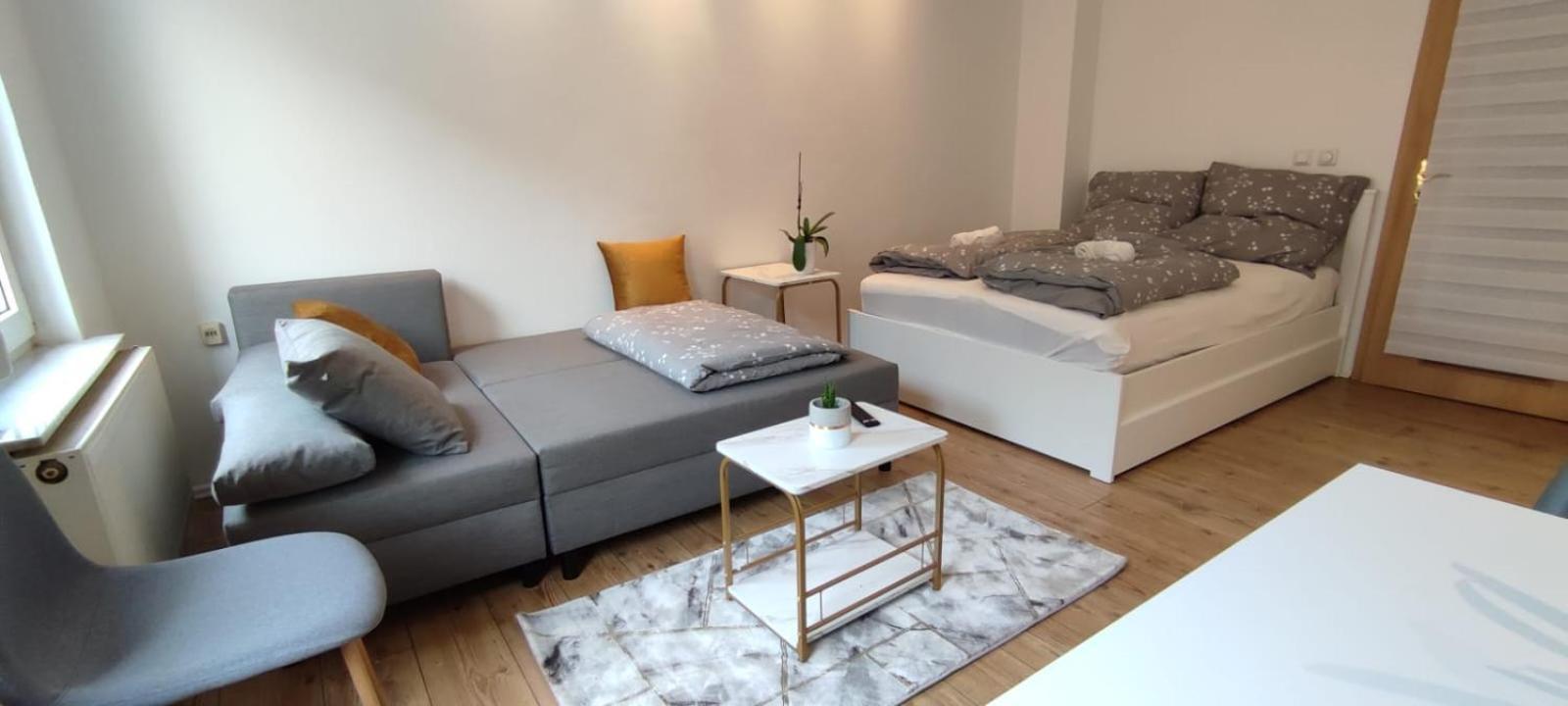 Privatzimmer-2 In Ruhiger Lage 9Min Von Hbh Nuremberga Exterior foto